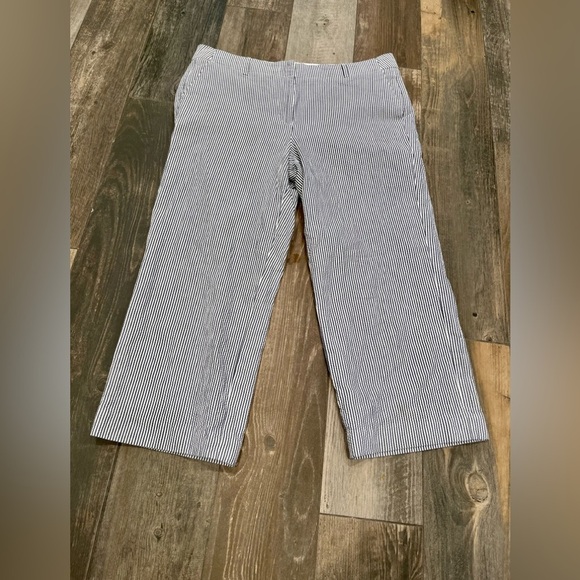 Talbots Chelsea Women's Size 10 Seersucker Crop Capri Pants Blue & White Striped - Picture 3 of 10